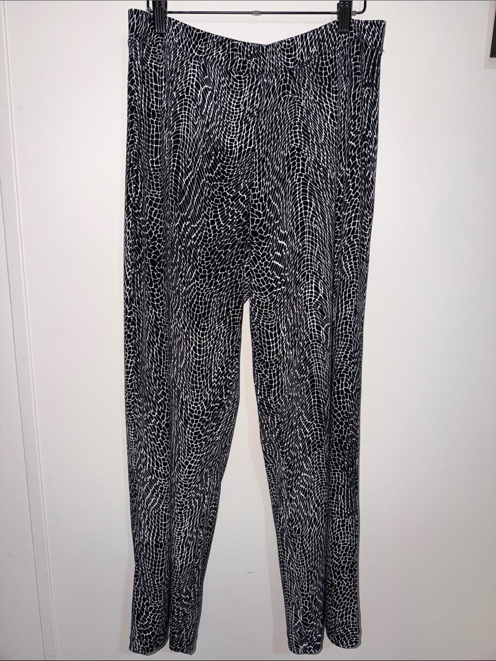 Susan Graver Black & White Abstract Pattern Ponte Leggings